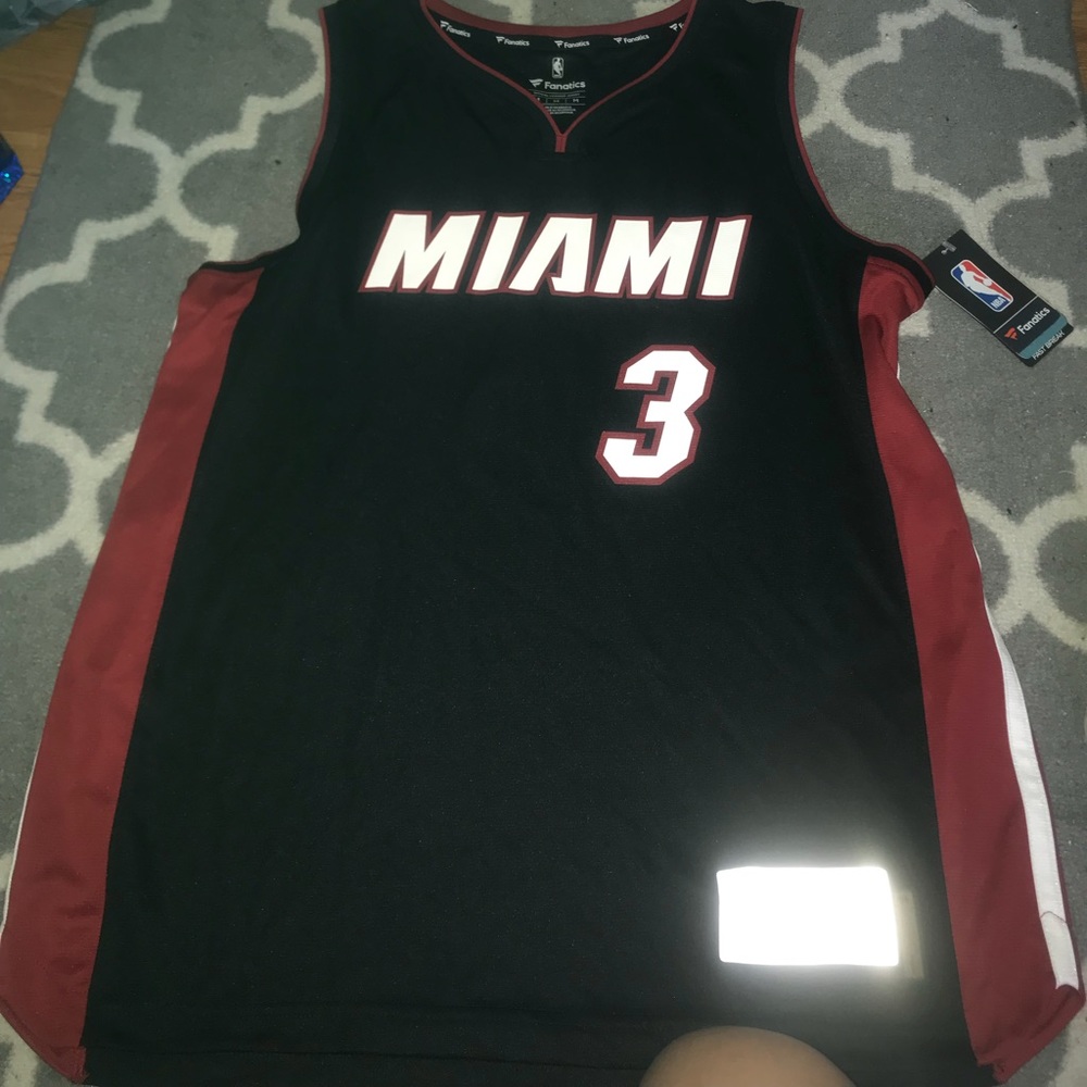 BRAND NEW NEVER WORN DWAYNE WADE MENS NBA JERSEY